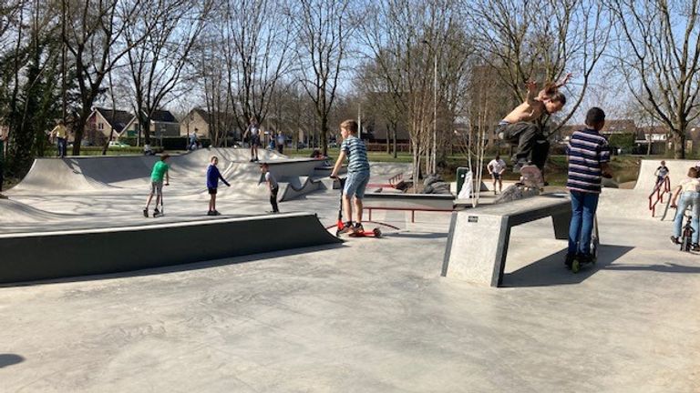 Het skatepark bij daglicht. Foto: Omroep Brabant.