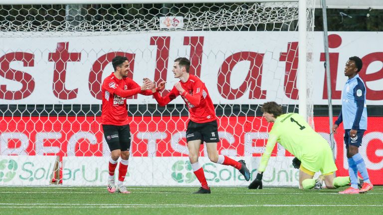 Sander Verreijken van Helmond Sport viert feest na zijn goal (Foto: Orange Pictures)