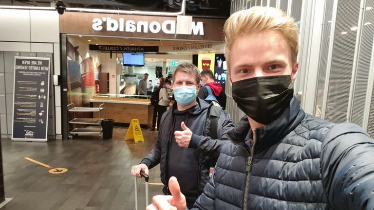 Martin (links) en Koen bij het unieke moment (foto: Koen van den Boomen).