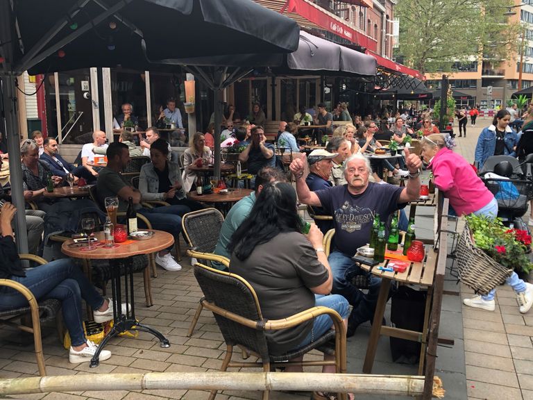 Druk op de terrassen. 