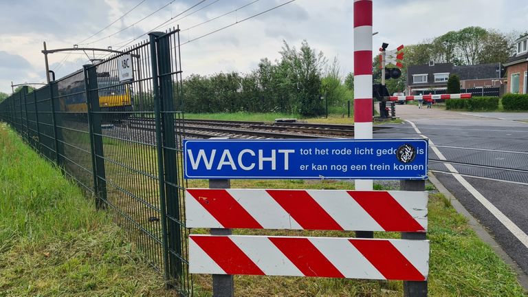 De spoorwegovergang (foto: Noel van Hooft).