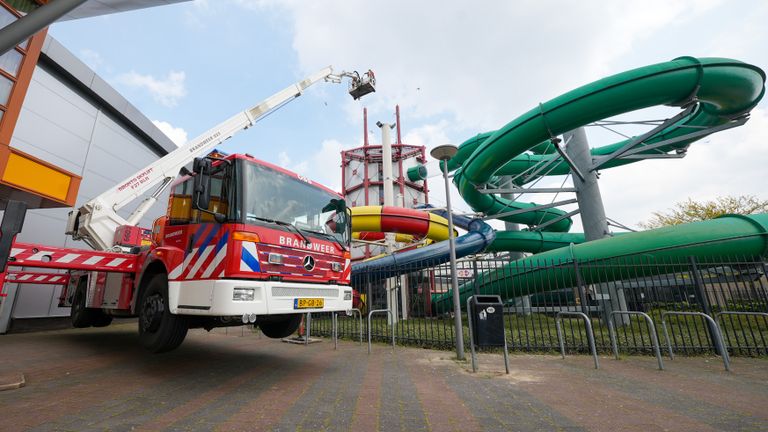 De hoogwerker moest eraan te pas komen (foto: SQ Vision Mediaprodukties).