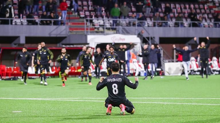 El Allouchi schiet de winnende penalty binnen (foto: OrangePictures).