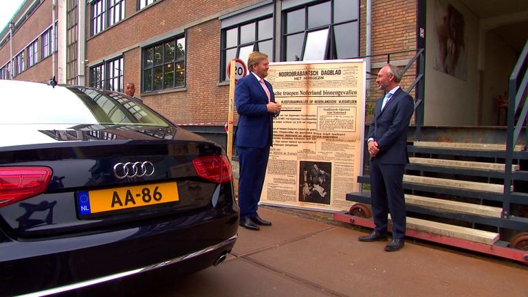 Koning Willem-Alexander en de hoofdredacteur.