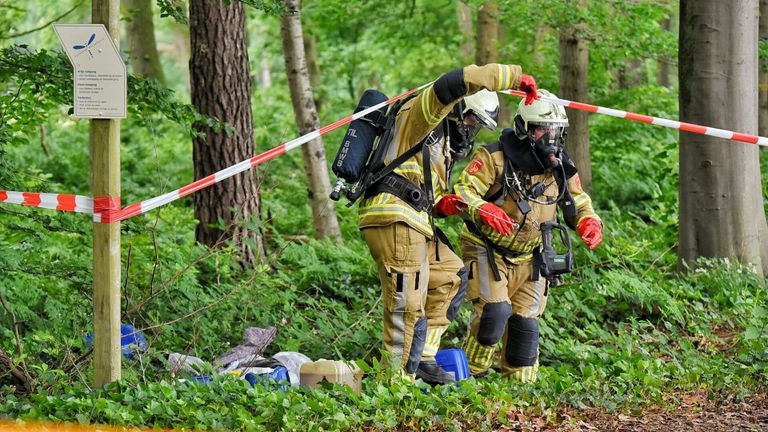 Het ging om vaten van 25 liter. (foto: Toby de Kort/SQ Vision Mediaprodukties).