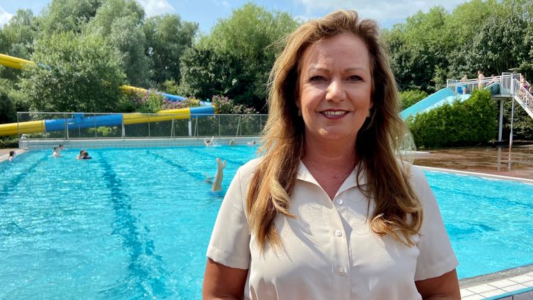 Amy van Bemmel, directeur van het zwembad.