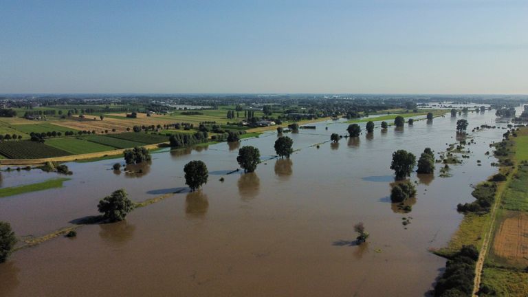 Dronefoto van de Maas bij Empel. (Foto:Gideon van de Sande)