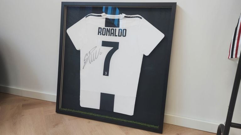 De broers hopen binnenkort ook een shirtje van Ronaldo's eeuwige rivaal Messi te bemachtigen.