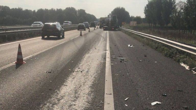 Olie op de weg (beeld: Rijkswaterstaat).