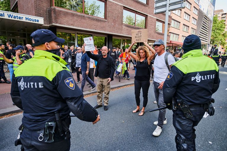 Een eerder coronaprotest, in Den Haag (foto: ANP 2021/Nico Garstman).