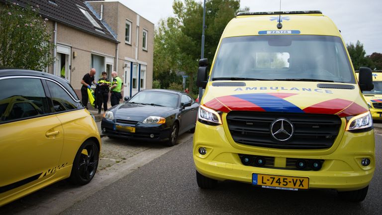 Het ongeluk gebeurde vlak voor het huis van de man (foto: Walter van Bussel/SQ Vision).