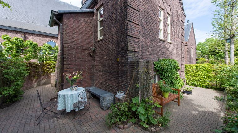 De tuin rondom het huis van Veeger (foto: Transparant Makelaars).