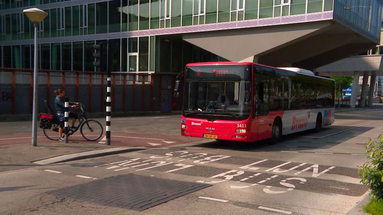 De burgemeester maakte regelmatig gebruik van de busbanen in Eindhoven.