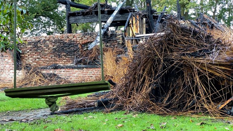 Van het ontvangstgebouw is niks meer over.