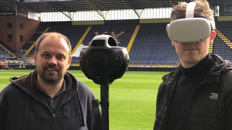 Jean-Paul Kuijpers (l) en Michiel Schoneveld met 360 graden camera en VR-bril bij NAC.
