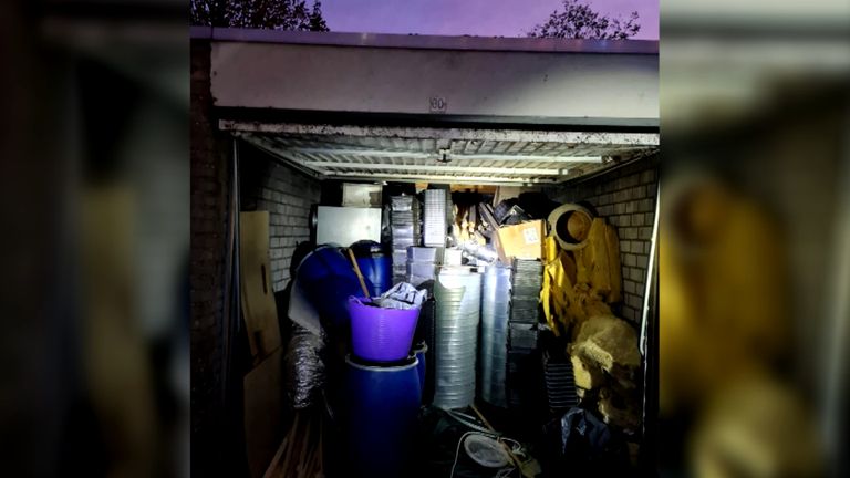 Eén van de garageboxen waar wat mis was (foto: gemeente Heusden).