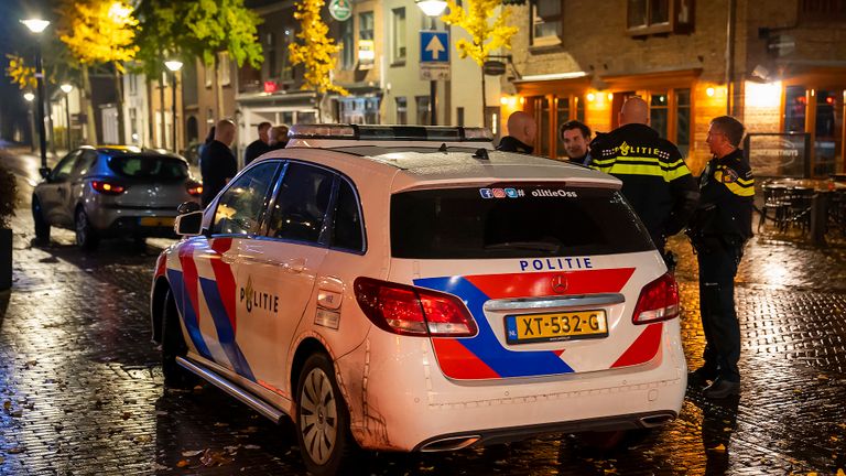 De politie onderzoekt hoe de aanrijding in het centrum van Oss kon plaatsvinden.