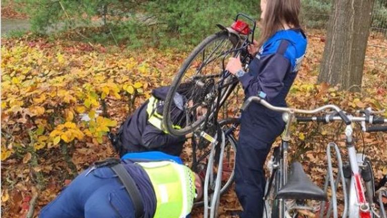 Fietsen gestolen op AZC-terrein Budel (foto: wijkagent AZC Budel).