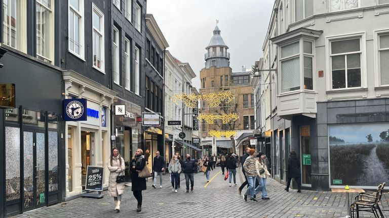 Winkelen zaterdagmiddag in Breda (foto: Imke van de Laar).