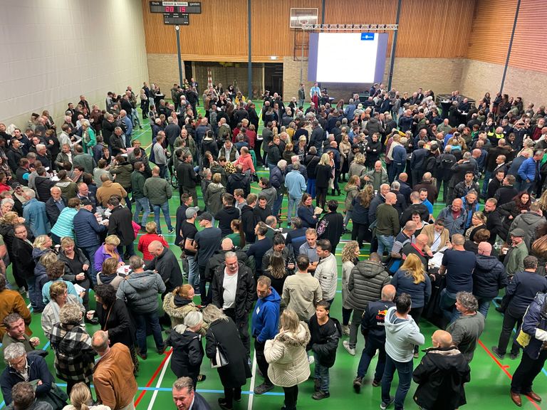 Een bomvolle zaal in Bakel (Foto: Alice van der Plas)