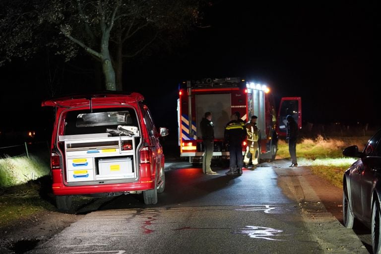 Vanwege de vondst van het duizendlitervat in Dorst werd de brandweer ingeschakeld (foto: Jeroen Stuve/SQ Vision).