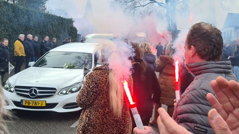 Fakkels en applaus voor Arno Sloot (foto: Noël van Hooft)