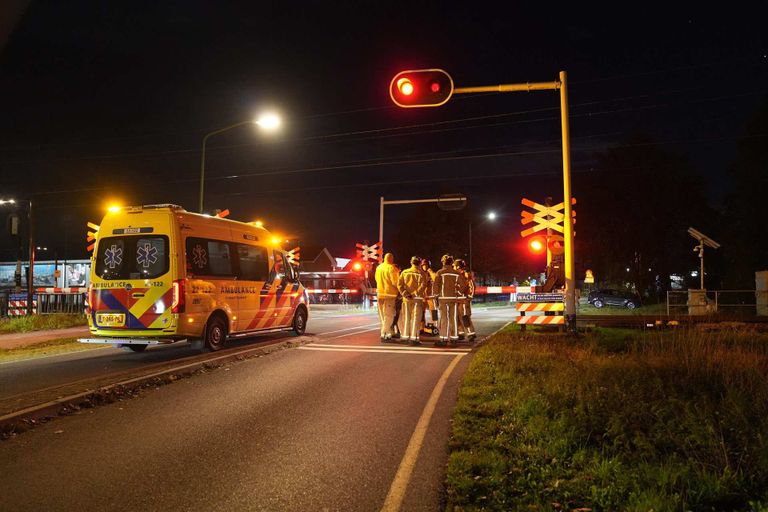 Vanwege de aanrijding op het spoor reden er urenlang geen treinen tussen Eindhoven en Weert (foto: WdG/SQ Vision).