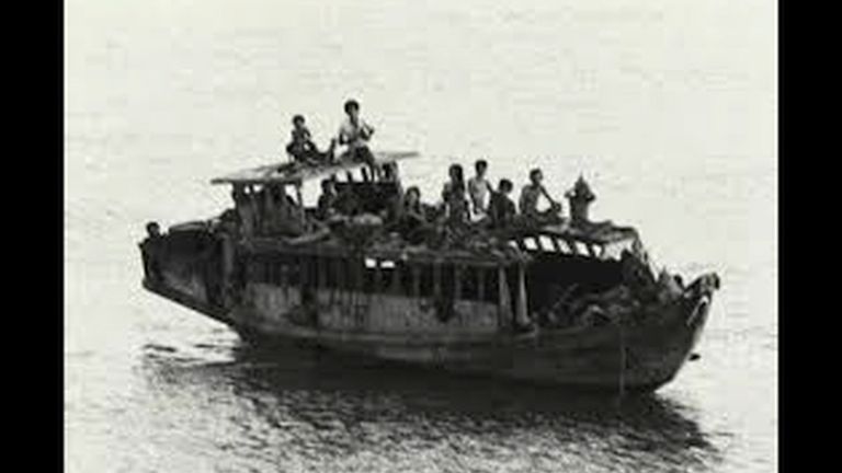 Een boot vol Vietnamese vluchtelingen (foto: documentaire Tilburg Wereldstad). 