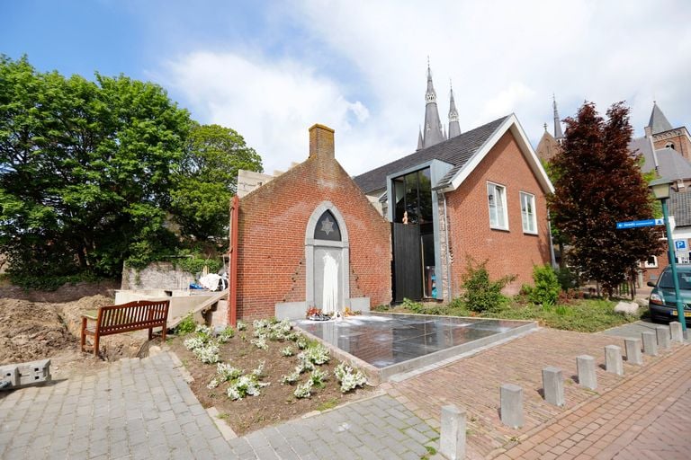 Het monument aan het Maasveld (foto: SK-Media).