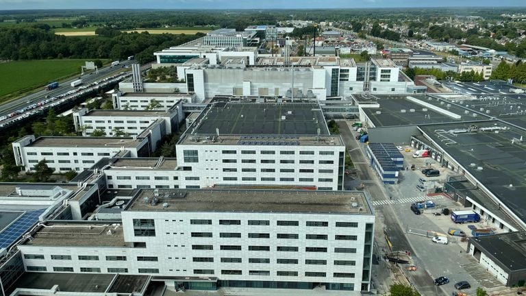 Een deel van de gebouwen van ASML in Veldhoven (foto: Rogier van Son).