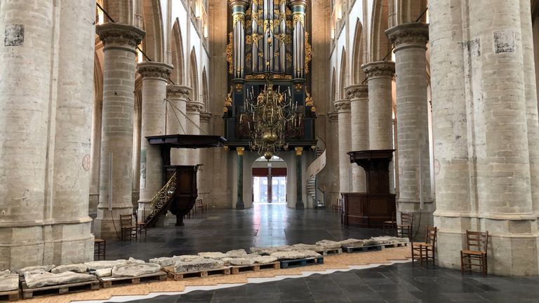 Een lege Grote Kerk in Breda (foto: Raymond Merkx).