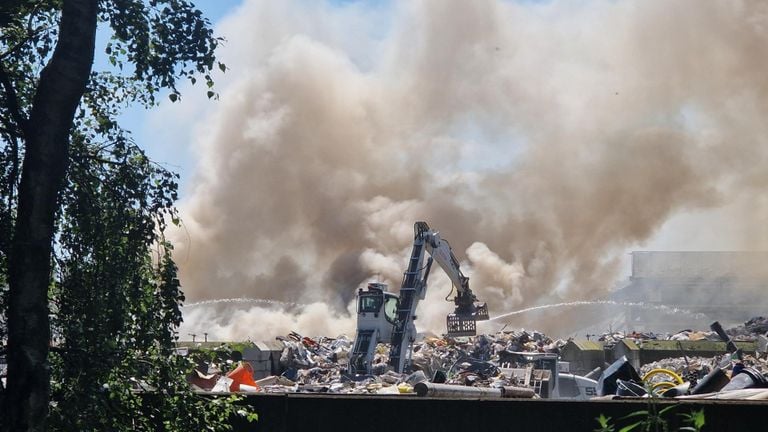 Er komt veel rook vrij (foto: Omroep Brabant).