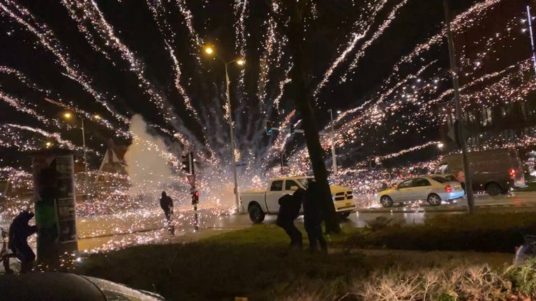 Beeld van de avondklokrellen in Den Bosch.