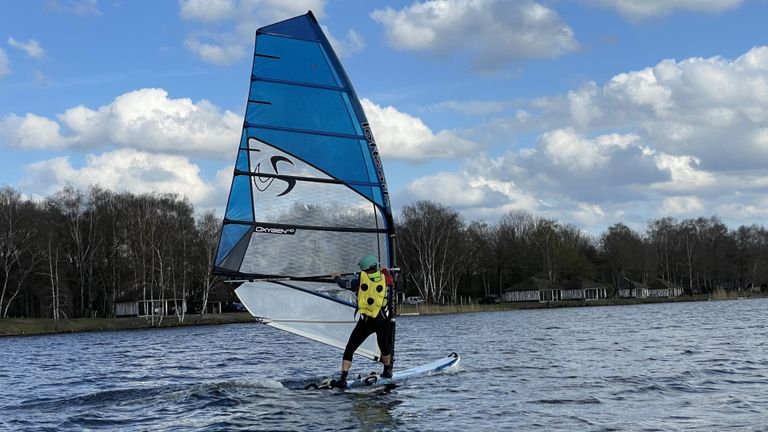 Jos Lavrijssen oefent voor de oversteek (foto: Jos Verkuijlen)