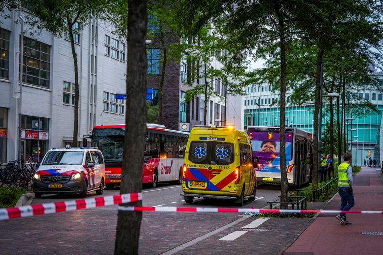 Voetganger geschept door een stadsbus (Foto: SQ Vision)