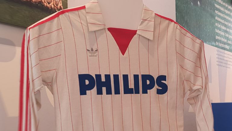 Het eerste PSV-shirt met reclame van Philips.