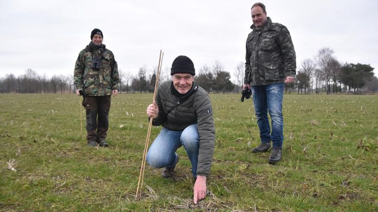 De drie vinders, van links naar rechts: Agnes  van Aarle, Johan Minneboo en Wilbert Heisterkamp (foto: Jochem Sloothaak/Brabants Landschap).