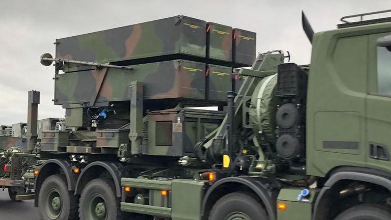 Een lanceerinrichting draait de landingsbaan af (Foto: Willem-Jan Joachems)