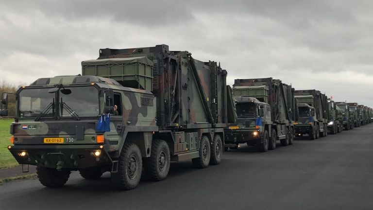 Colonne gereed voor vertrek op Vredepeel (foto: Willem-Jan Joachems)