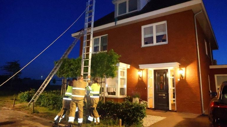 Eén ladder bleek uiteindelijk niet voldoende (foto: Bart Meesters / SQ Vision).