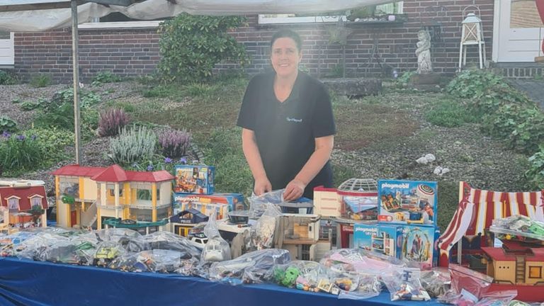 Joyce verkoopt tweedehands Playmobil-speelgoed op de markt (Foto: Joyce Meijers)