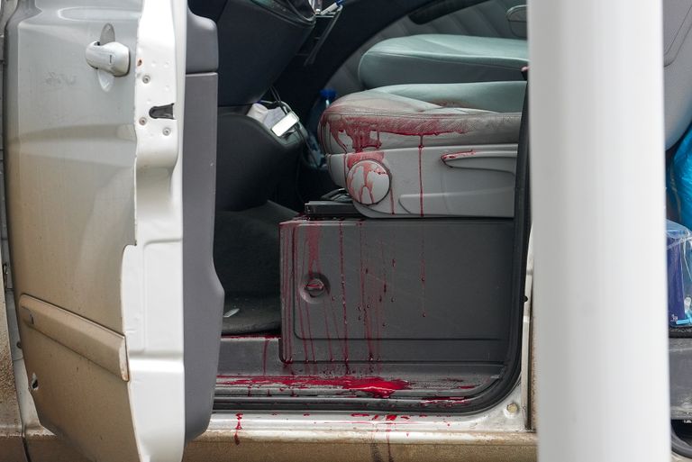 Bloed aangetroffen in een busje bij huisartsenpost in Oss (Foto: Gabor Heeres / SQ Vision)