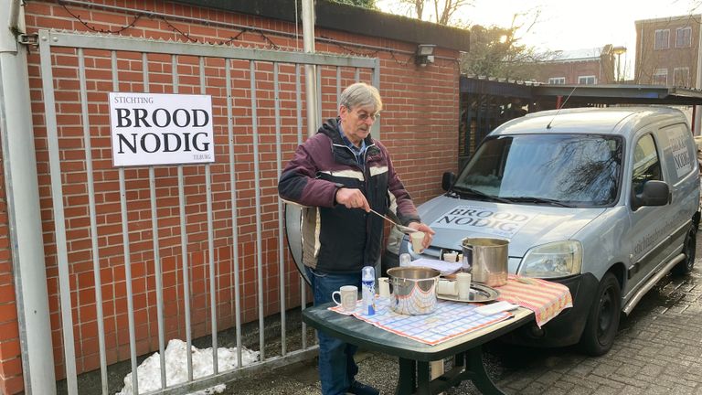 Een van de vrijwilligers bij Stichting BroodNodig