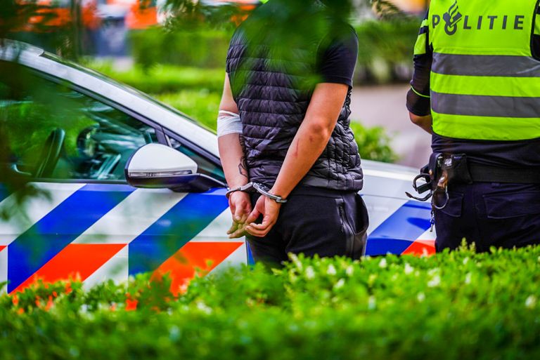 Verschillende jongeren zijn in de boeien geslagen. (foto: Sem van Rijsel/SQ Vision)