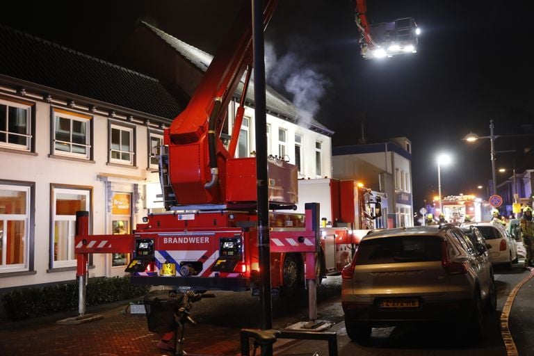 Man gewond bij brand in huis in Oudenbosch (foto: Christian Traets/SQ Vision).