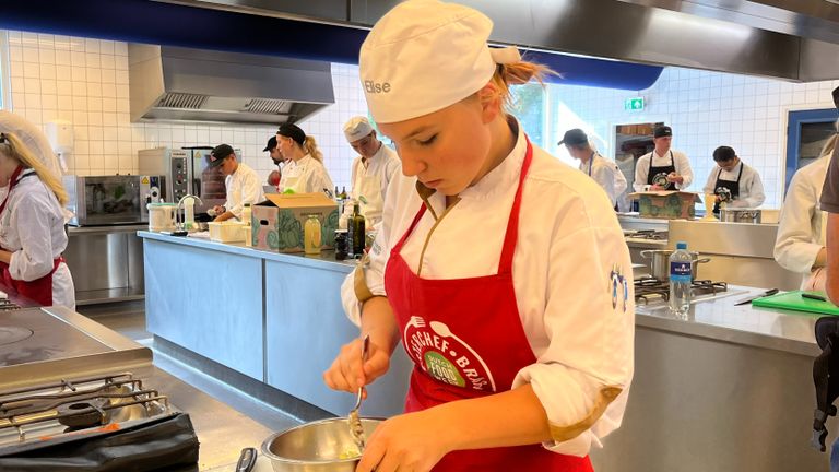 Student Elise tijdens de Brabantse Meesterchef (foto: Megan Hanegraaf).