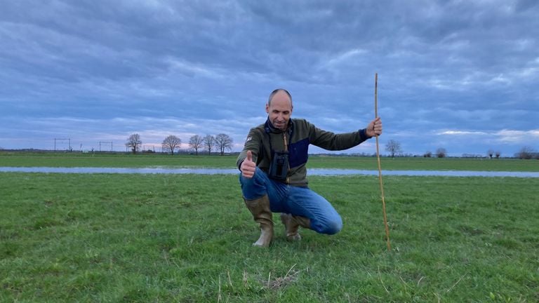 Geurt Elemans vindt het eerste kievitsei van Brabant