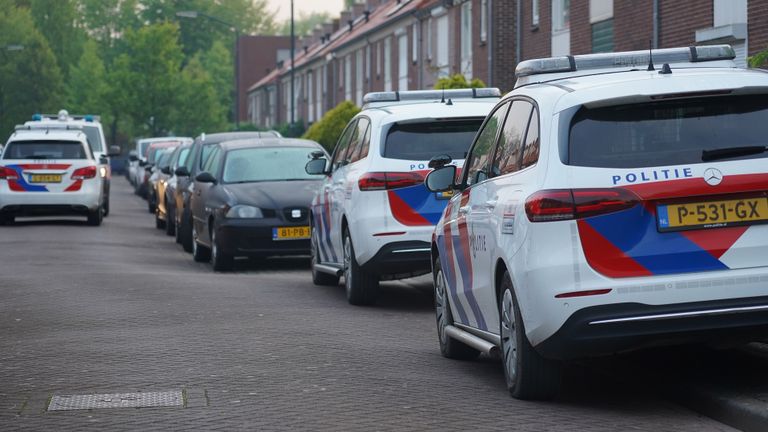 De politie was met veel mensen aanwezig na de steekpartij in Oosterhout (foto: Jeroen Stuve/SQ Vision).