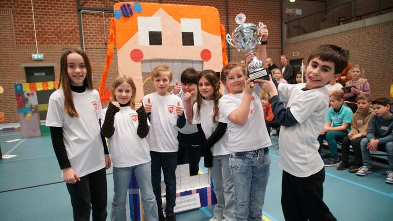 De kinderen van basisschool de Hasseltse Poorten bouwden het beste obstakel (foto: Rochelle Moes). 