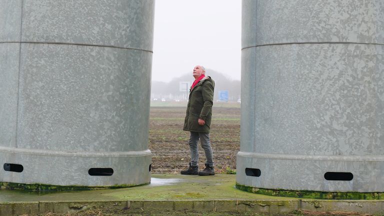 De melkbussen langs de A58 bij Wouw.